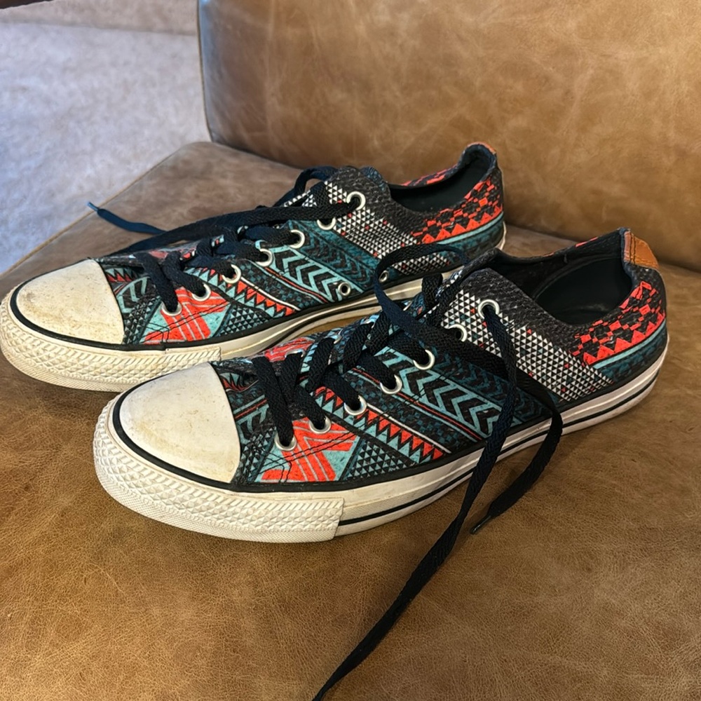 Men’s Converse Aztec print size 13